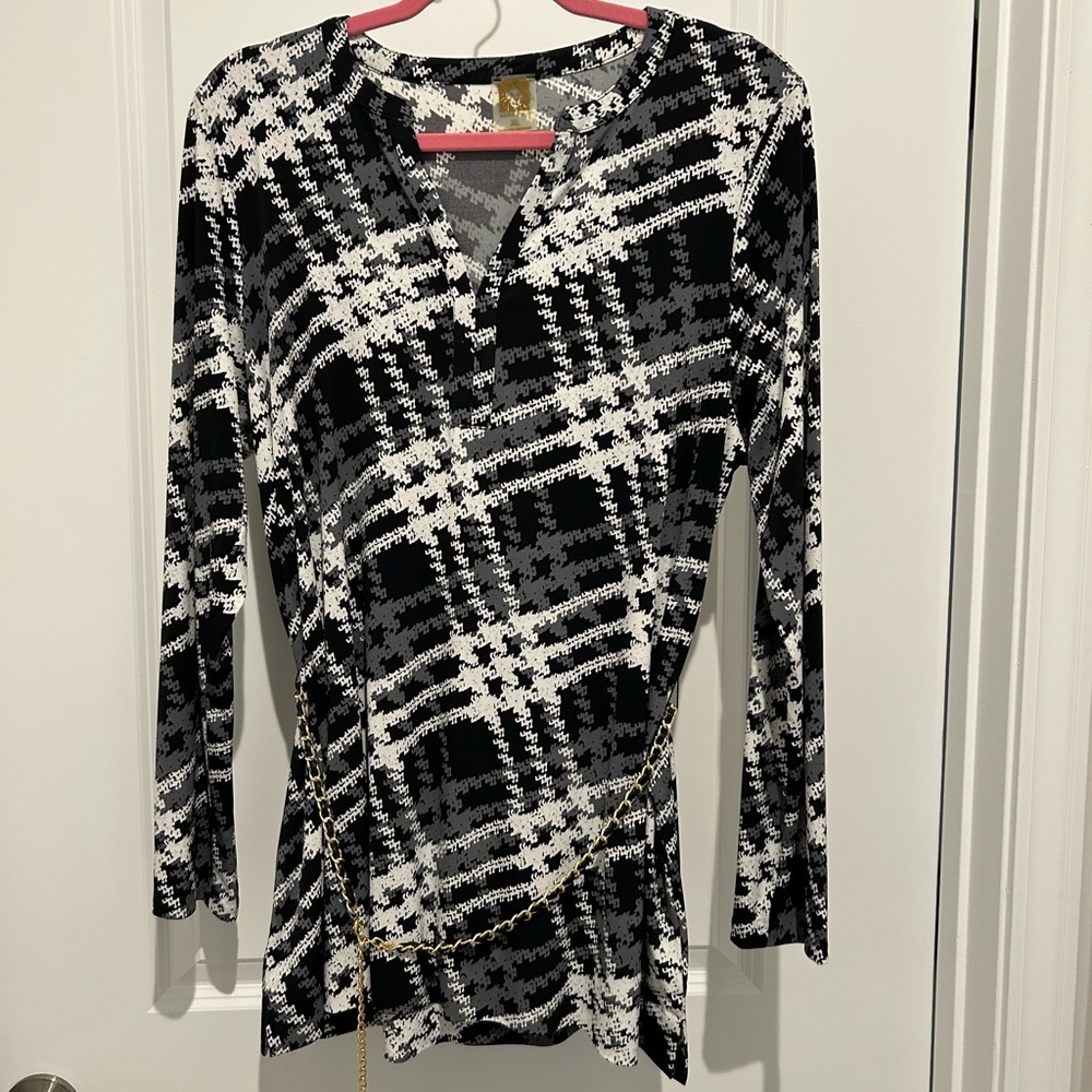 Anne Klein Black and White Fitted Long Sleeve Polo Blouse with chain belt